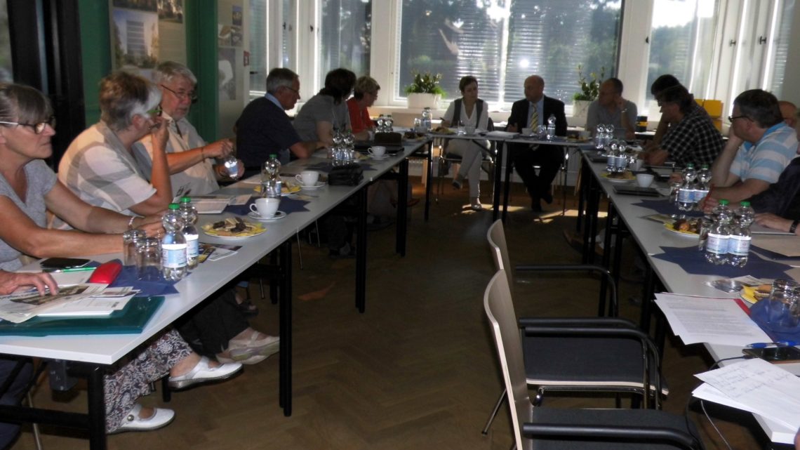 Kommunalpolitiker aus den Landkreis Bautzen und Görlitz im Austausch mit Kultursekretär Mühle